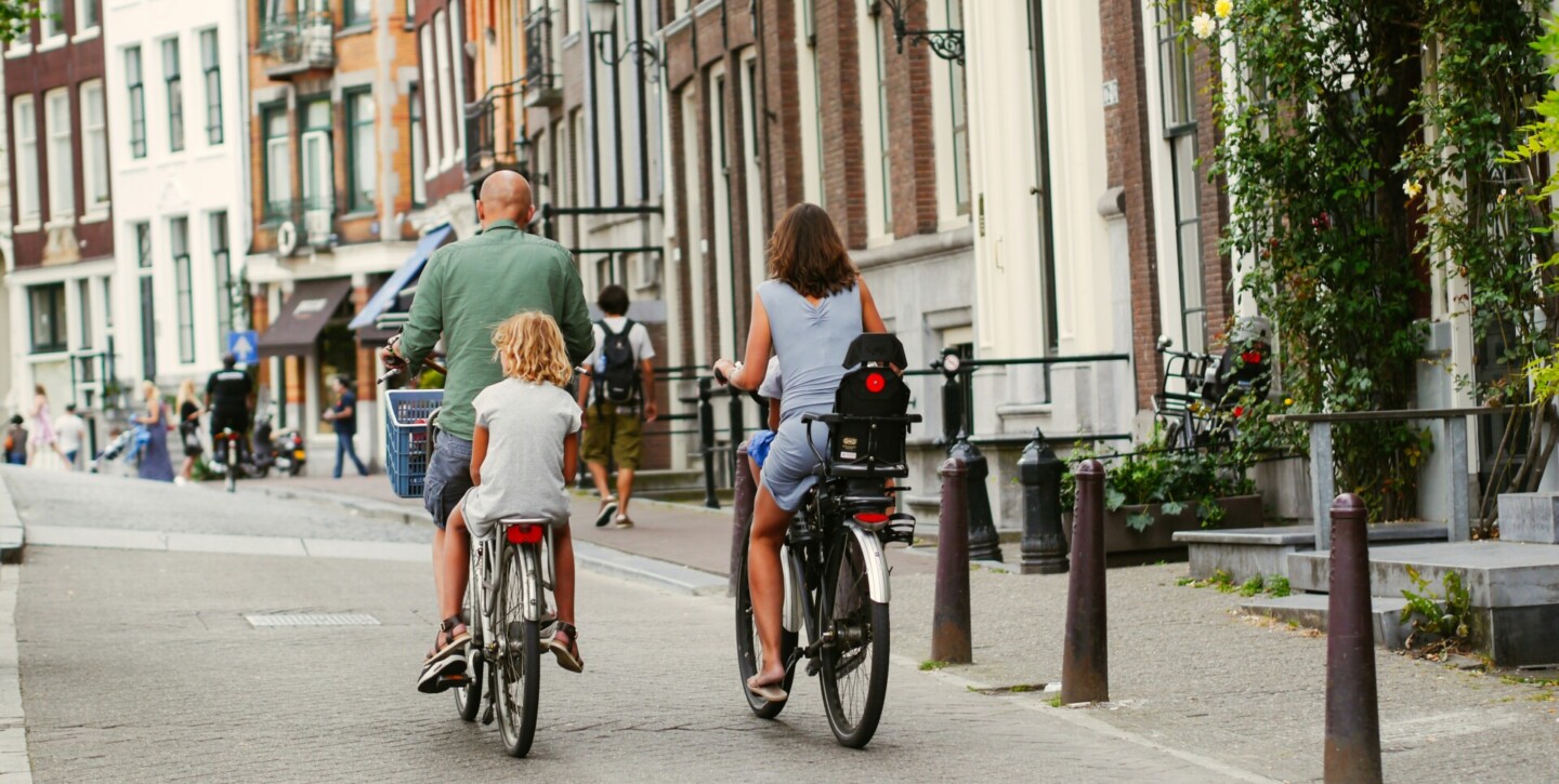 dana-marin-amsterdamian-z5ZxVL6w2fY-unsplash